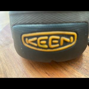 These are well taken care of men’s hiking boots.